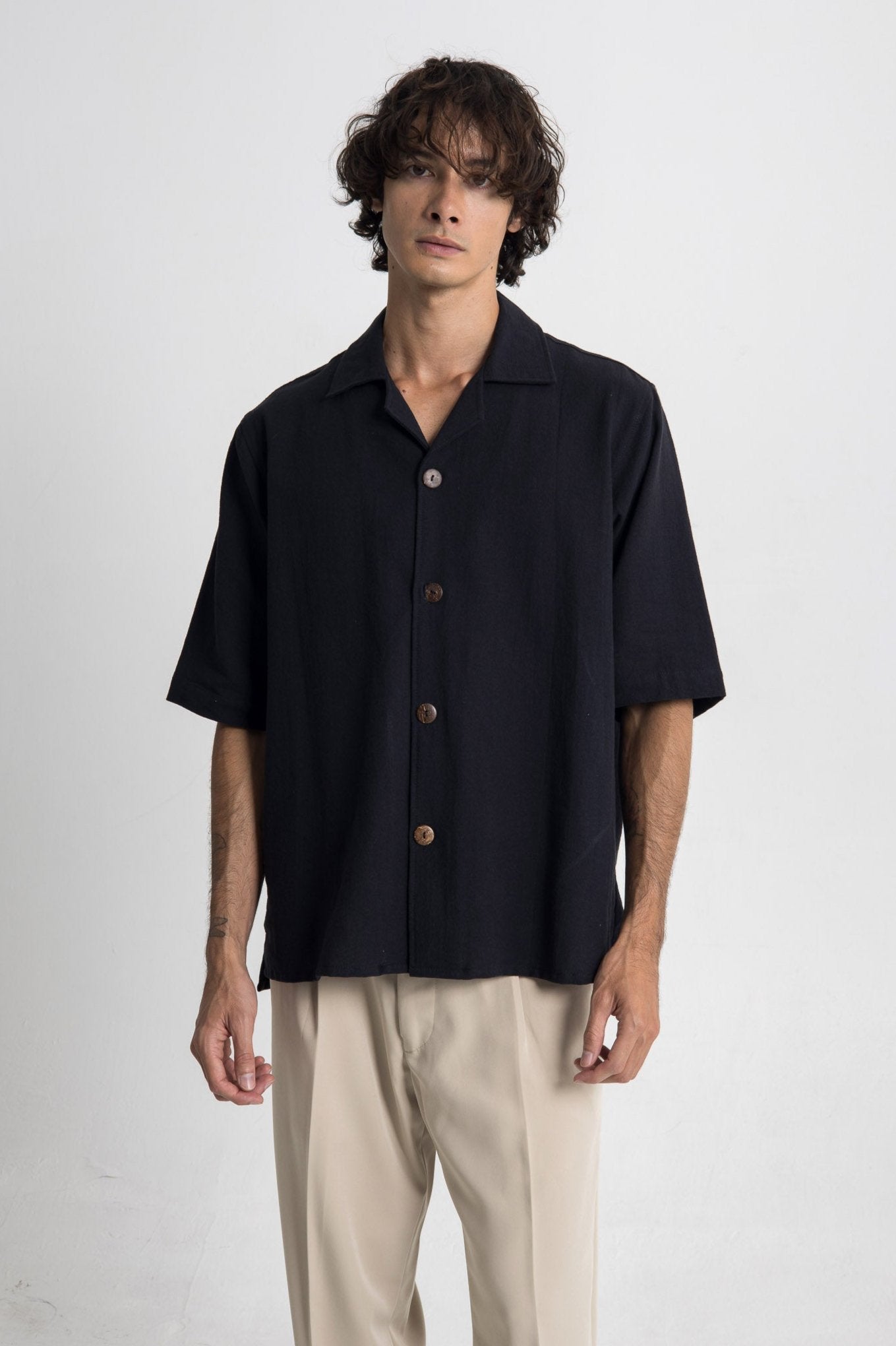 Lost In Nowhere Button Up / Linen Seaside Cropped - Black SS Seaside Cropped - Black SS