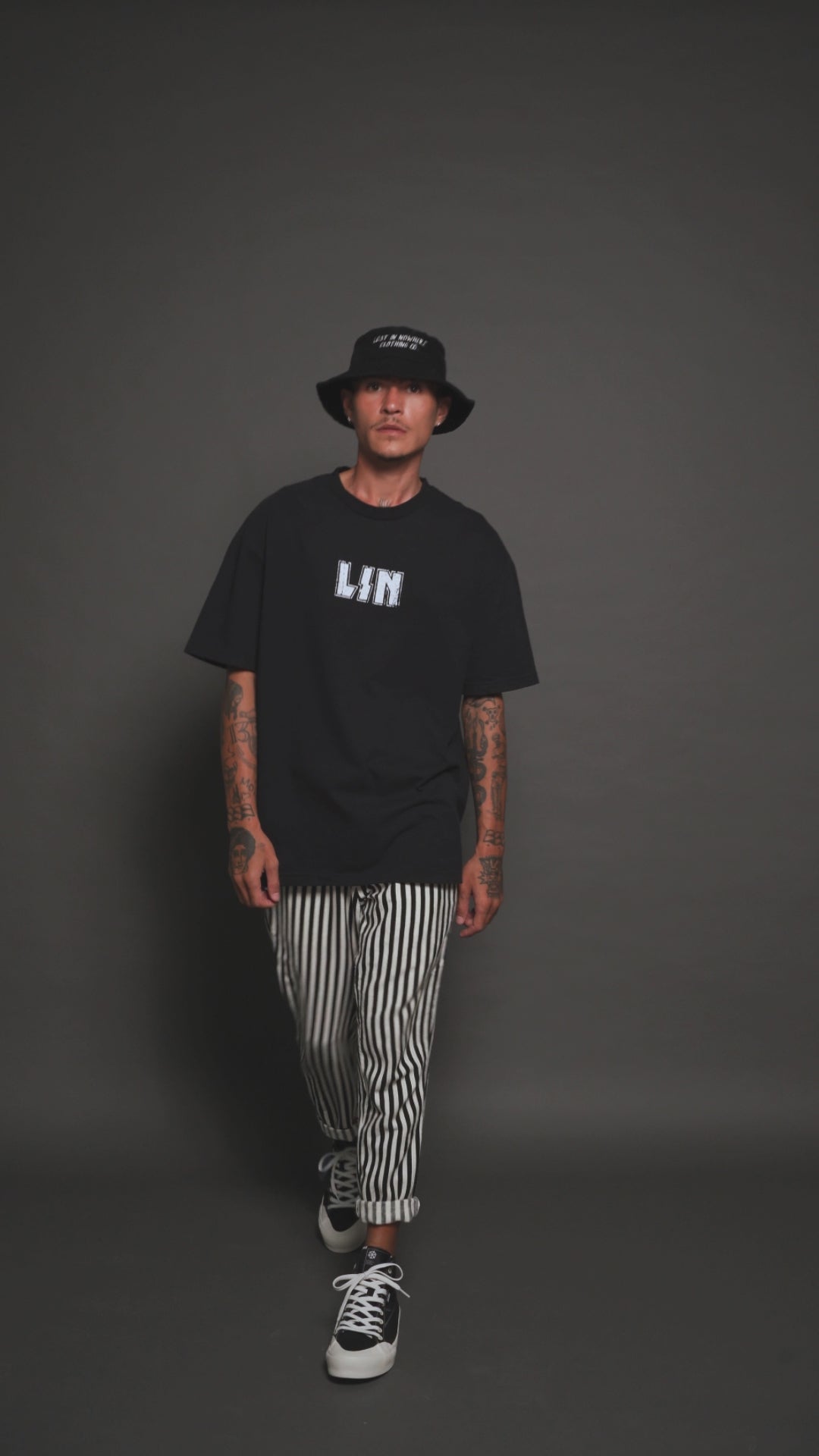 Load and play video in Gallery viewer, Waiheke Linen Pant - Black Stripe
